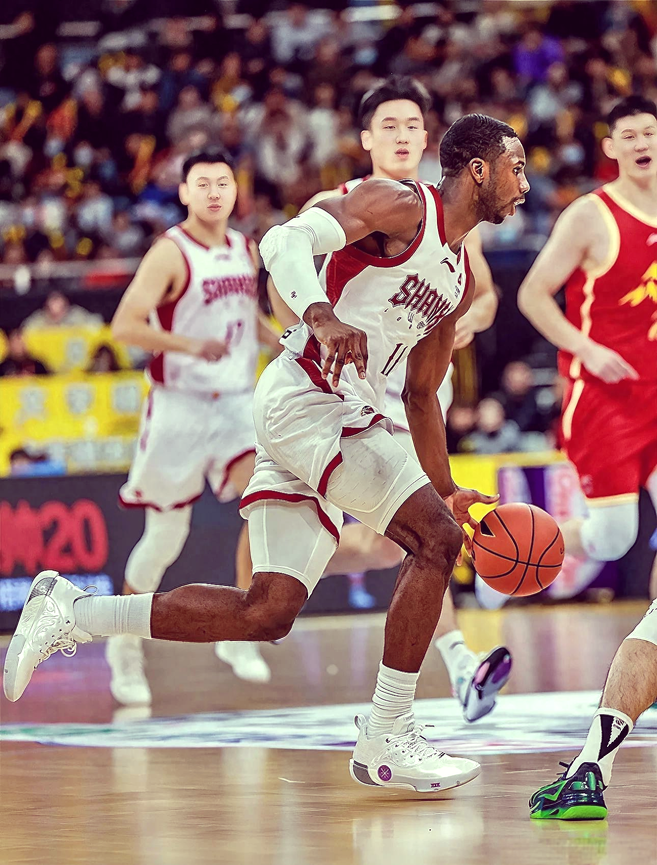 关于广东宏远发布备战花絮，今夜扳平良机，欧篮联任务艰巨，身体对抗强度拉满的信息-九游登录入口