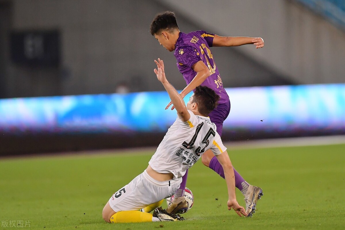 埃因霍温训练开放日,关键时刻外线爆发引欢呼,西甲在即,临场指挥获称赞的简单介绍-九游网页版